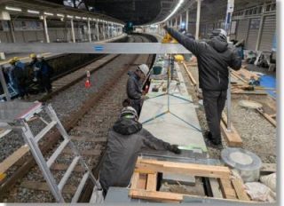 阪急関大前駅ホーム柵整備工事